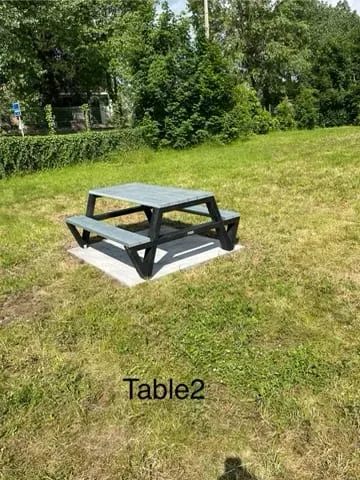 Installation tables de pique-nique