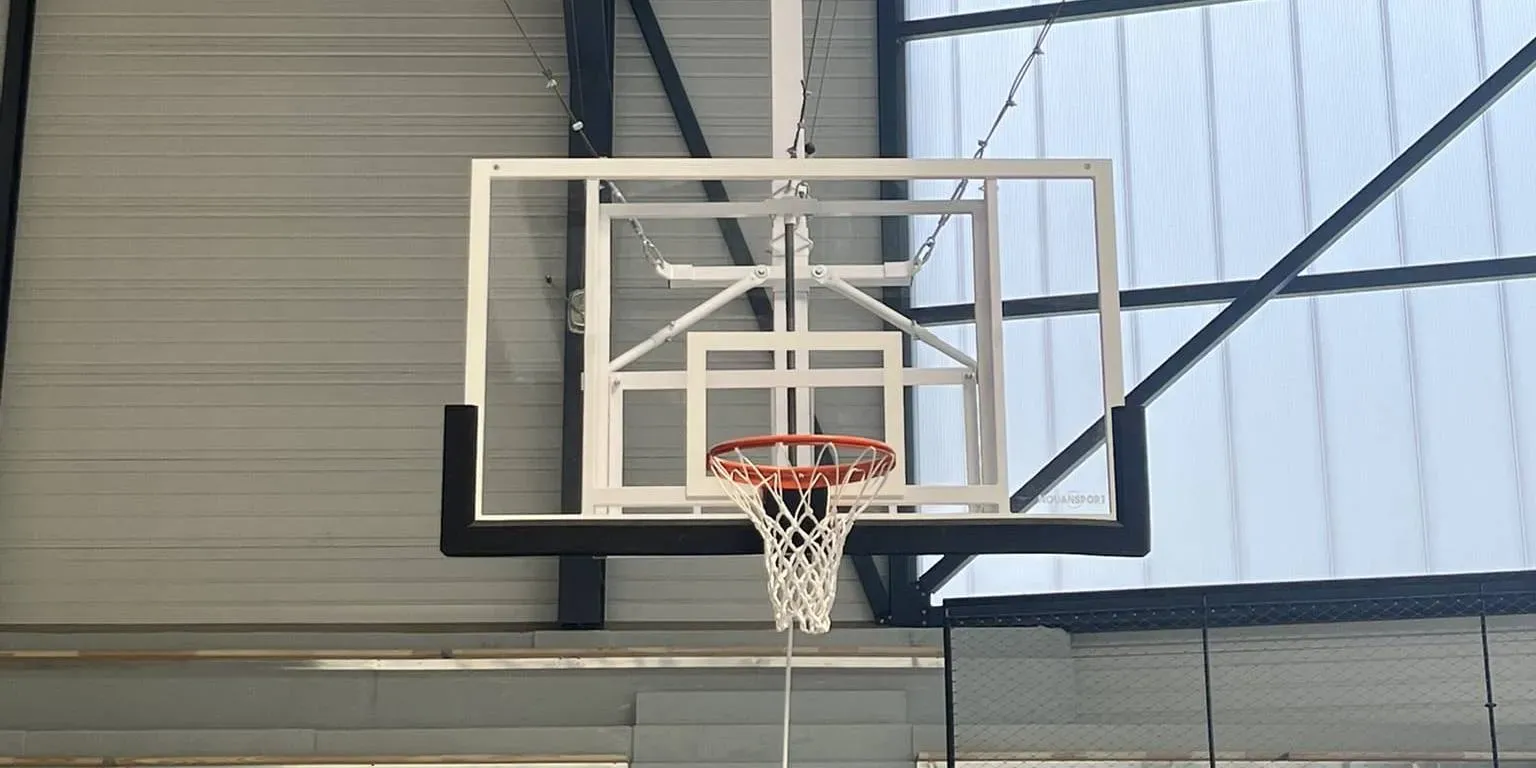 Installation panier de basket - équipement sportifs